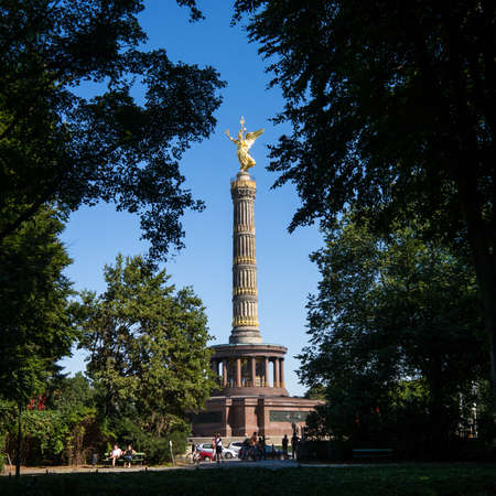 siegessaeule in berlin on a sunny day in springの写真素材