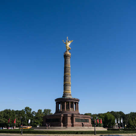 siegessaeule in berlin on a sunny day in springの写真素材