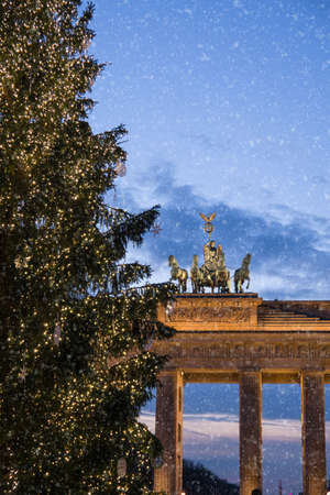 brandenburger tor and snowflakes in berlinの写真素材