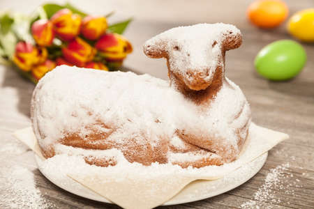 Easter lamb and tulipsの写真素材