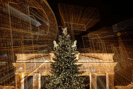 Christmas tree at Brandenburger gate in Berlinの写真素材