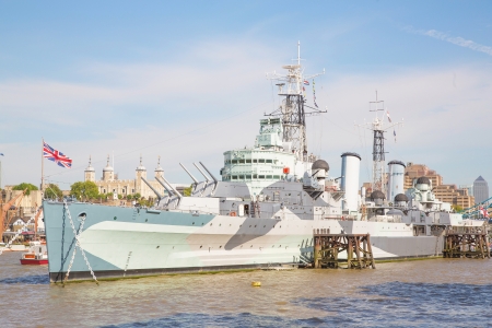 The picture shows the HMS Belfast,a british warship on river thames のeditorial素材