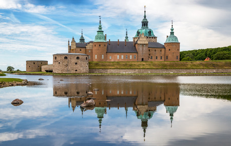 Kalmar Castle on a quiet summer morning with reflection in the calm water in the foreground.のeditorial素材