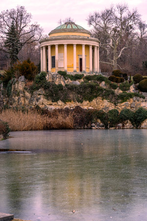 leopoldine tempel in Esterhazy castle park in Eisenstadtの写真素材