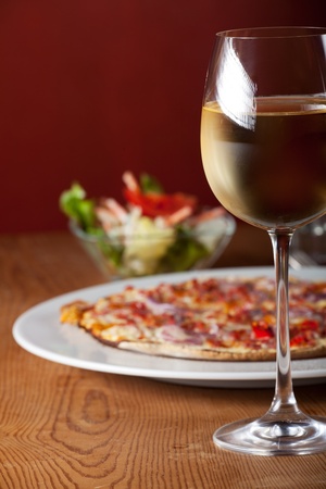 onion tart with ham and fresh white wine の写真素材