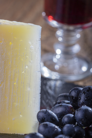slice of spanish manchego cheese with wineの写真素材