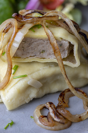 swabian maultasche with onions on a plateの写真素材