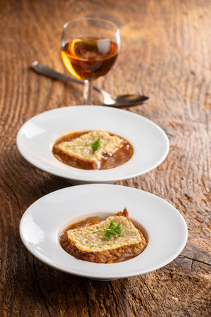 French onion soup on woodの写真素材