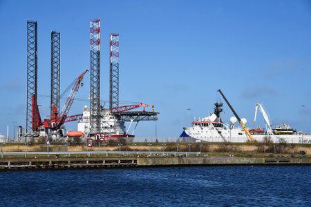 Den Helder, Netherlands. April 2023. A tug and an oil rig in Den Helder harbor. High quality photoのeditorial素材