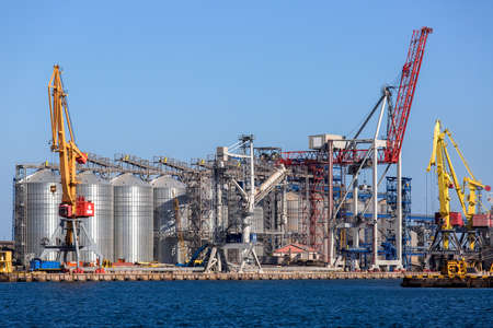 Seaport batch grain dryer, big tanks gray color.の写真素材