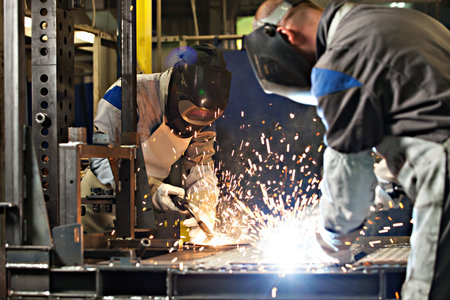 manual welding of metal pieces