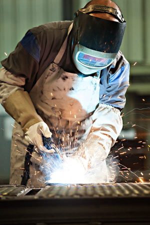 manual welding of metal pieces