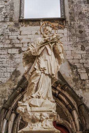 Lisbon, Portugal Carmo Chruch Convent Statue. Sculpture of John of Nepomuk in the main nave ruins of The Convent of Our Lady of Mount Carmel, Convento da Ordem do Carmo.のeditorial素材