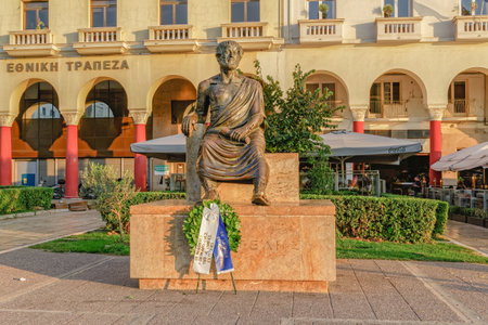Thessaloniki, Greece - October 27 2019: Aristotle statue with deposit wreath by students at Aristotelous square. The statue of Aristotle the philosopher on the main homonymous square of Salonika.のeditorial素材