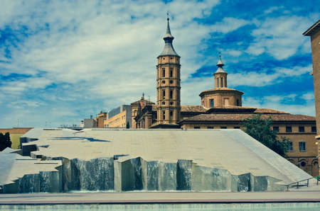 Zaragoza historical center. Fountain on the old city square.のeditorial素材
