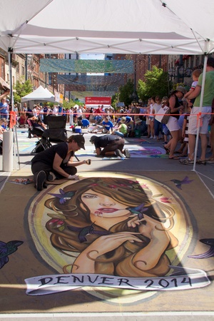 Denver Chalk Art Festival 2014, long view from featured artist cameo of a woman with brown hairのeditorial素材
