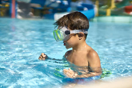 Small boy posing in green swim mask in aquaparkの写真素材