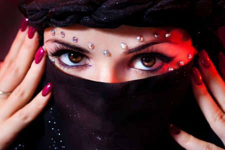arabian woman close-ups brown eye look の写真素材