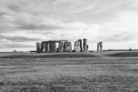 Sunset in Stonehenge, Wiltshire, Englandのeditorial素材