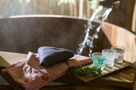 Onsen series : wooden bathtub with pink yukata