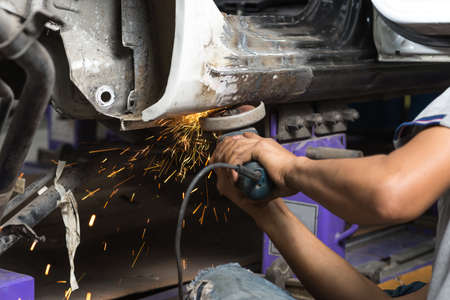 Auto body repair series : Grinding