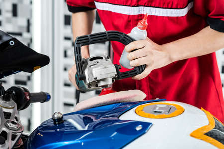 Motorcycles detailing series : Polishing gas tank