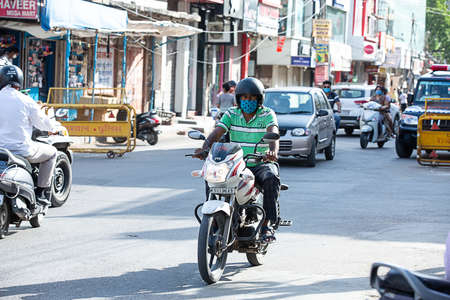 Jodhpur, Rajashtbn, India. 20th April 2020. People buying food, home delivery service due to lock down, Coronavirus, COVID-19 outbreak in india.のeditorial素材