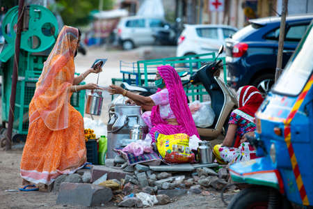 Jodhpur, Rajashtbn, India. 30 March 2020. people wearing protective mask buying food due to lock down, Coronavirus, COVID-19 outbreak in india.のeditorial素材