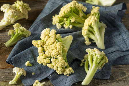 Raw Organic White Flowering Cauliflower Ready to Cookの写真素材