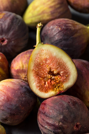 Raw Organic Brown Figs Ready to Eatの写真素材