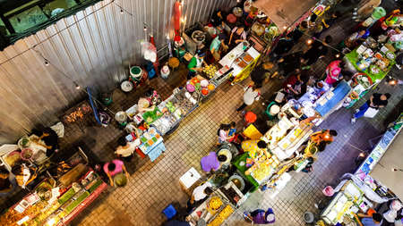 BANGKOK, THAILAND - JULY 21, 2018: Top view of Thai street food vendor in the night life in Bangkok, Thailandのeditorial素材