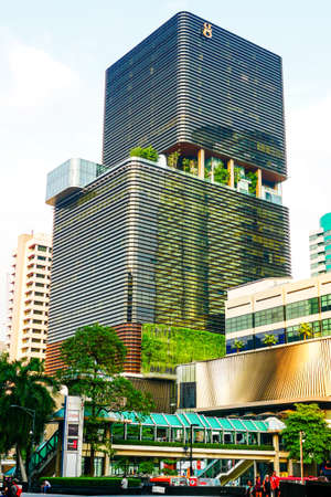 BANGKOK, THAILAND - JANUARY 11, 2018: Gaysorn Office Tower, the modern luxury office building that located in Ratchaprasong intersection in the daytime.のeditorial素材