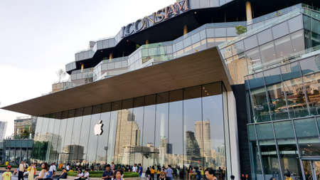 BANGKOK, THAILAND - MAY 6, 2019: Apple Store Iconsiam branch, the first official Apple store in Thailand has been opening for servicing many of people who are interesting in Apple's product, this store opened since 9 November 2018のeditorial素材