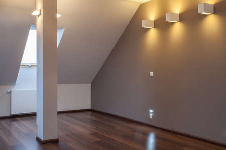 Ruby house - New and modern attic with wooden floor