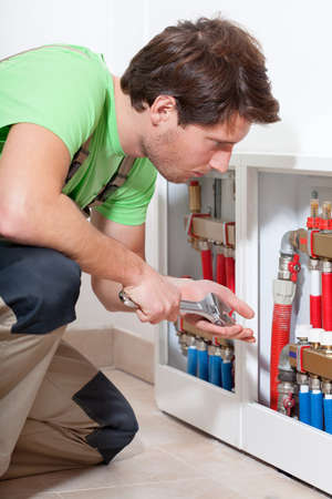 Handyman having problem with difficult repair in work
