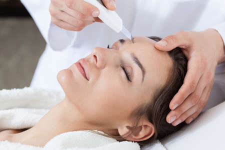 Horizontal view of cavitation peeling in spa