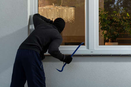 Burglar before burglary into the house, horizontalの写真素材