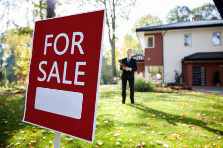Photo real estate agent and big house for saleの写真素材