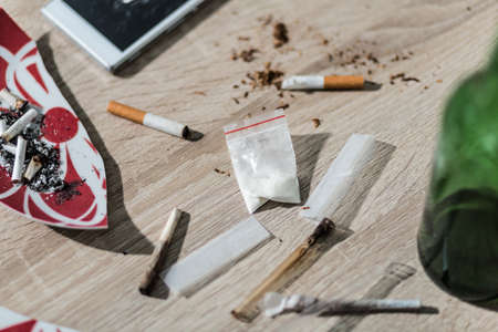 Close-up of burnt cigarettes on the tableの写真素材