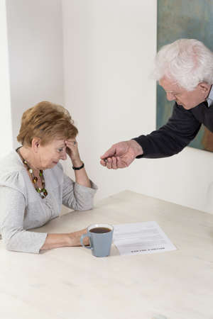 Persuading wife to put a signature on the divorce papers