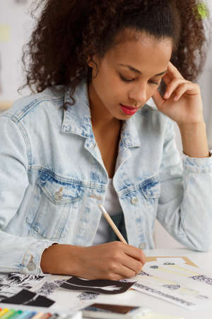 Cropped picture of a young woman drawing