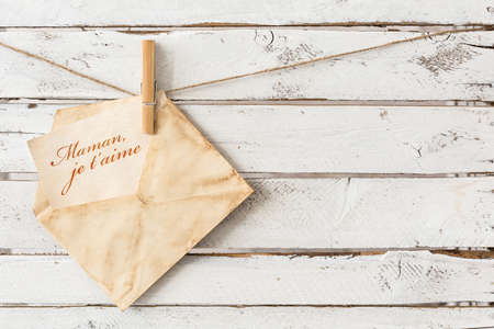 Shot of an old envelope with a note saying 'Maman, je t'aime'の写真素材