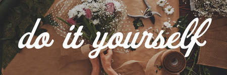 Big inspirational white text in the photo of bouquetの写真素材