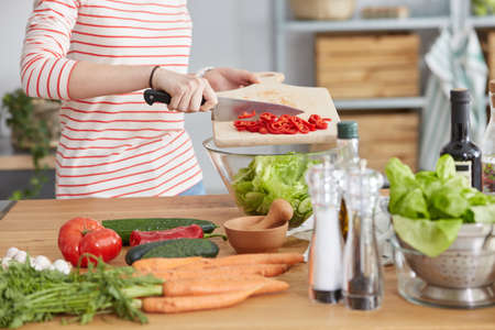 Close-up of sliced red pepper on a cutting boardの写真素材