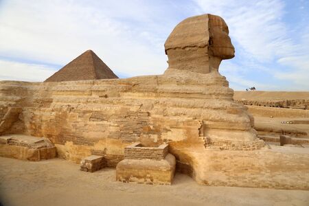 Profile of the Great Sphinx including the pyramid, Giza, Egyptのeditorial素材