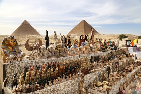 Egyptian souvenirs on a market a front of pyramids of Gizaのeditorial素材