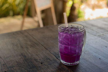 Butterfly pea with lime juice on wood tableの写真素材