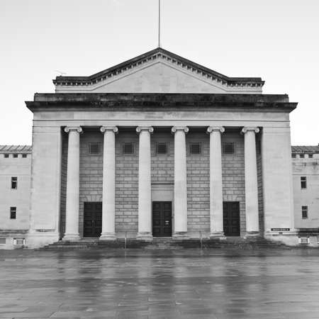 A shot of the facade of Southampton Guildhall.