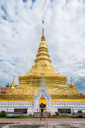 Nan province, Thailand : 24 Aug 2015 - Unidentify tourist pay a respect to Phra That Chae Haeng pagoda by walking around 3 times, in Nan province, Northern of Thailandのeditorial素材
