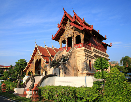 Chiang mai, Thailand-April 29, 2018: Tripitaka hall of Wat Phra Singh is a traditional Lanna architecture in the north of Thailand. Tripitaka hall is a building for keeping the Buddhist scriptures.のeditorial素材